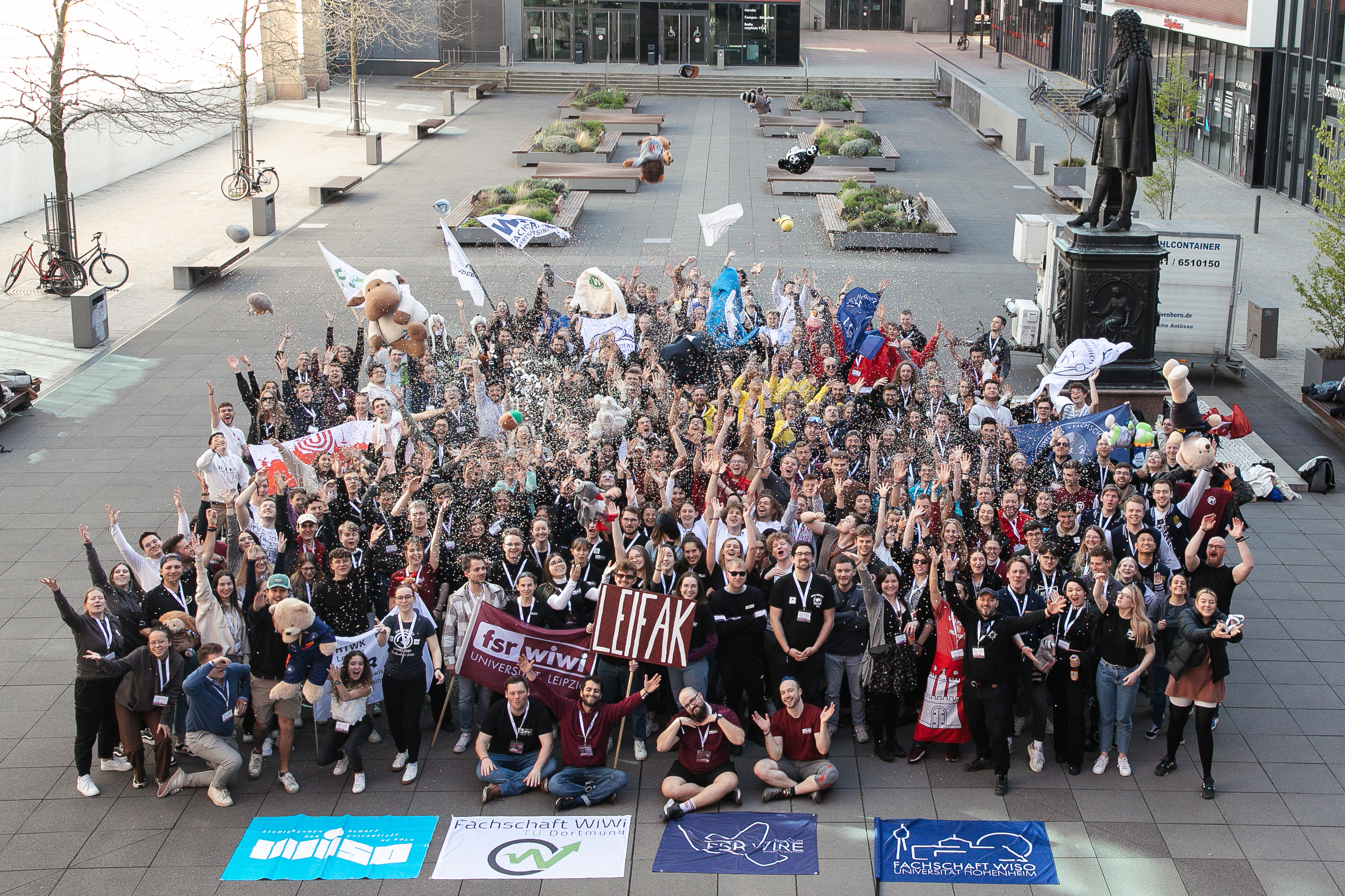 Gruppenbild BuFaK WiWi Sommer Leipzig 2023